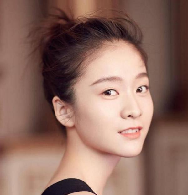 荧屏璀璨，长相大气女明星的绝美风采